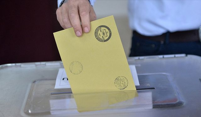 Afyonkarahisar'ın Emirdağ ilçesinde tüm oyların yeniden sayılması için itiraz edildi
