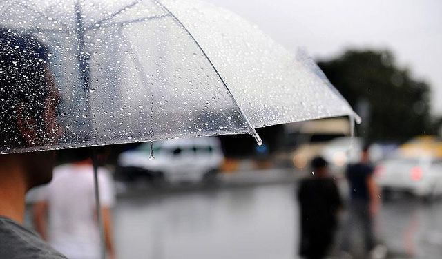 İzmir'de sağanak yağış etkili oldu