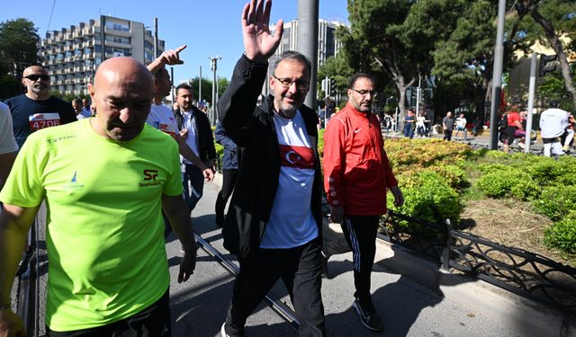 Bakan Kasapoğlu, 10K 19 Mayıs Yol Koşusu'na katıldı