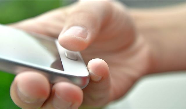 Ağlamasın sussun diye verdiğiniz tablet ve telefonlar çocuğun geç konuşmasına yol açıyor