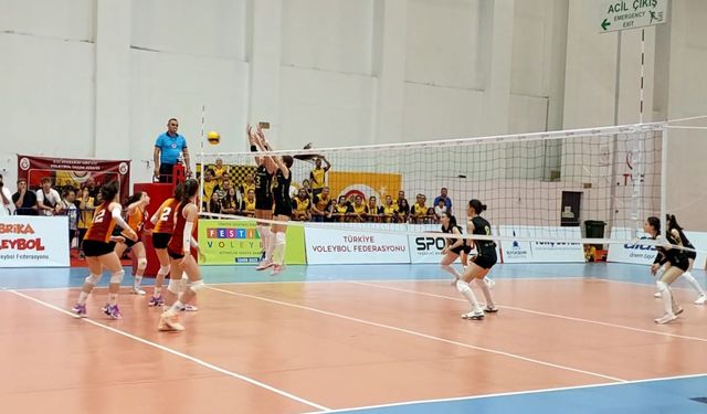 Arkas Spor Erkek Voleybol Takımı, Melih Sıratça ve Zenger'i transfer etti