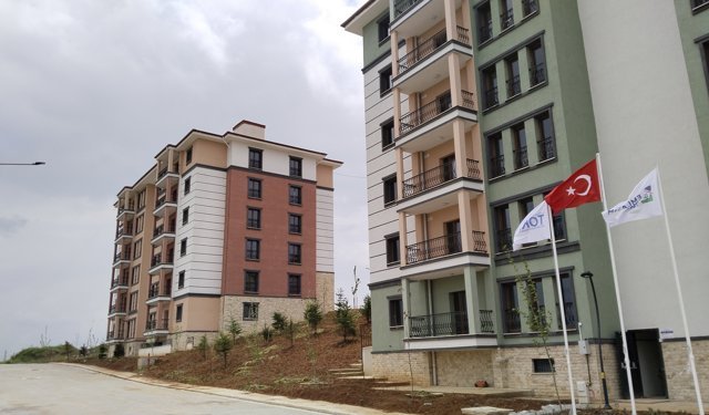 Uşak Anıttepe TOKİ, daha öncekilere göre kaliteli malzemeyle yapıldı