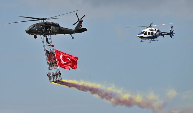 TEKNOFEST İzmir'de hava gösterileri son günde de ilgiyle izlendi