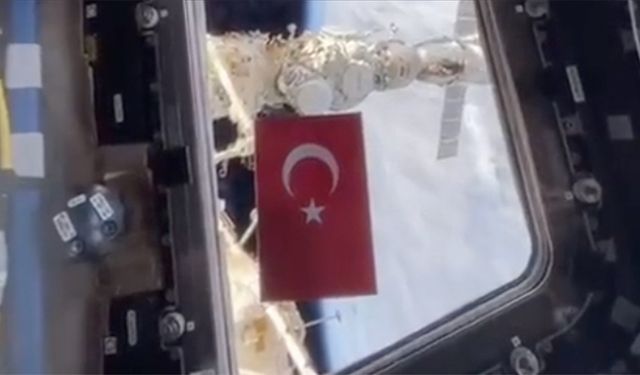 Rusya, Cumhuriyet'in 100. yılına özel uzayda Türk bayrağı açtı