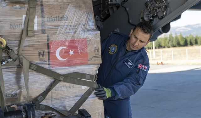 Türkiye'den Gazze'ye yardım götüren üçüncü uçak Mısır'a indi