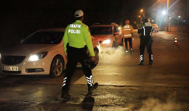 İzmir'de drift ve makas atan 2 sürücü yakalandı