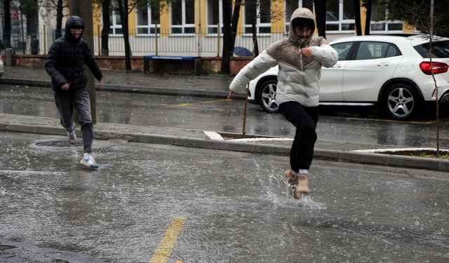 İzmir ve Aydın'a kuvvetli sağanak uyarısı