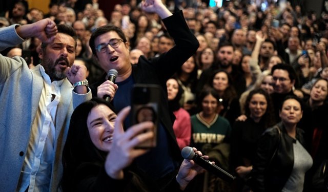 "Mutluyuz" filminin İzmir galası yapıldı