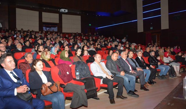 Yönetici ve Öğretmenlerin Sesinden Şiir ve Müzik Dinletisi