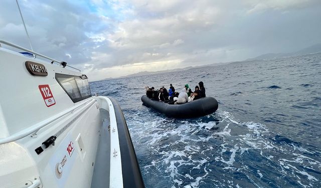 İzmir'de lastik bottan düşen 4 düzensiz göçmen öldü, 2'si kurtarıldı