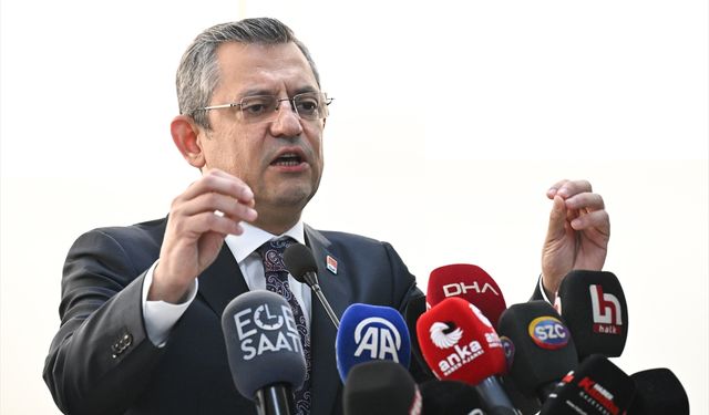 Özgür Özel, İzmir Buca Ceza İnfaz Kurumu'nda Aslanoğlu ve Soyer'i ziyaret etti