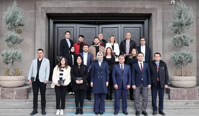 Valisi Yiğitbaşı, basın mensuplarına basın kartlarını dağıttı