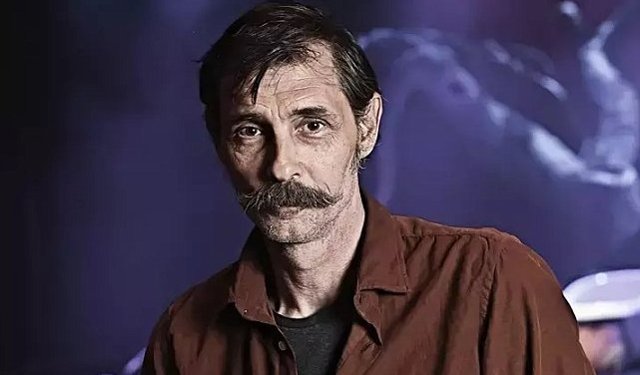 CHP'den aday olan oyuncu Erdal Beşikçioglu kimdir ?