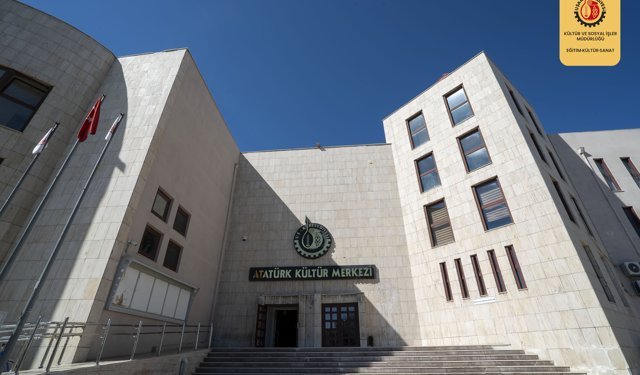 "Gökyüzünde Bir Nokta" Uşak AKM'de