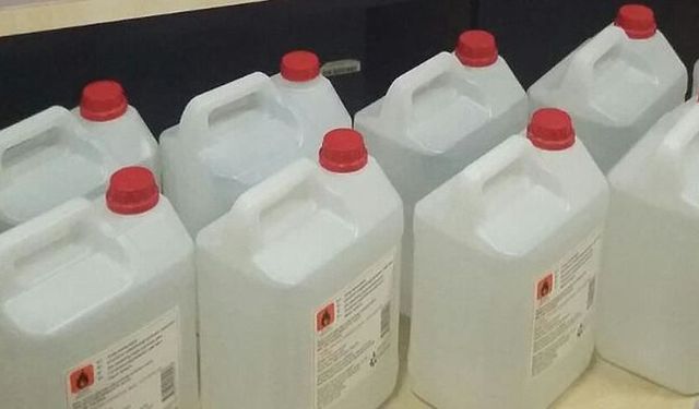 İzmir'de 5 bin 800 litre etil alkol ele geçirildi