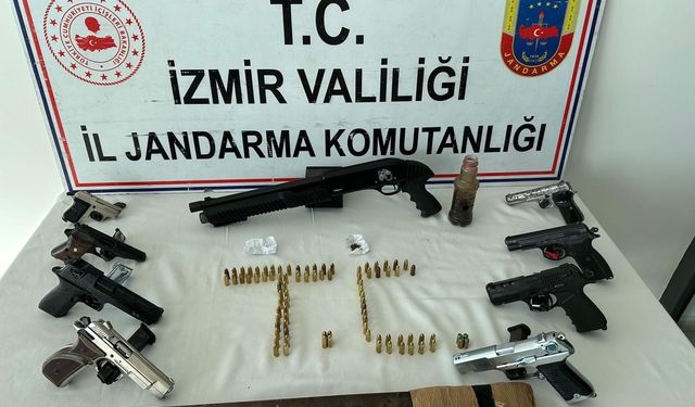 İzmir'de ruhsatsız silahlar ele geçirildi, 3 şüpheli gözaltına alındı