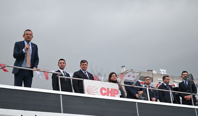 CHP Genel Başkanı Özgür Özel, İzmir'de halk buluşmasında konuştu: