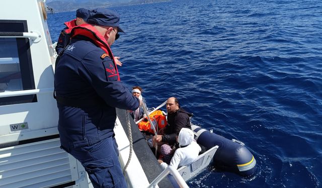 İzmir açıklarında 48 düzensiz göçmen kurtarıldı