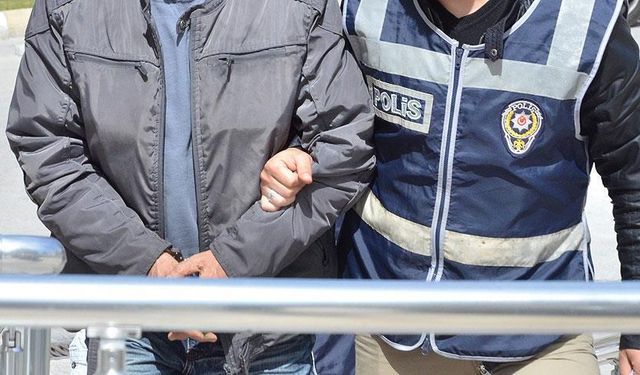 Salihli'de evde kenevir yetiştiren 2 kişi gözaltına alındı