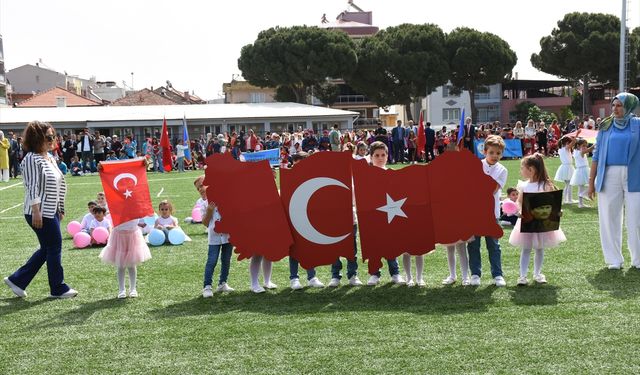 CHP İzmir İl Başkanlığı, 23 Nisan dolayısıyla tören düzenledi