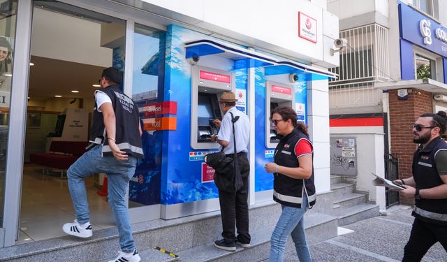 İzmir'de dolandırıcılık ve zimmet operasyonunda gözaltına alınan banka şube müdürü adliyede