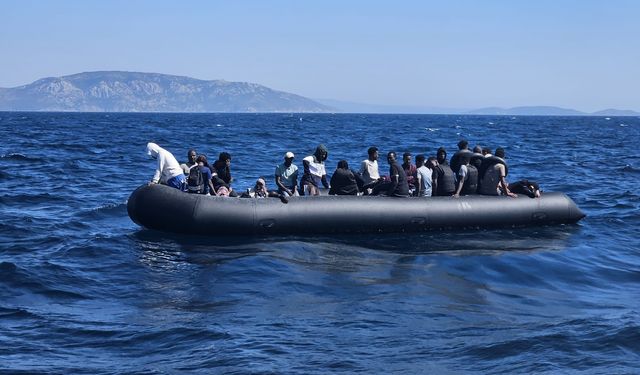 İzmir açıklarında 89 düzensiz göçmen yakalandı, 43 düzensiz göçmen kurtarıldı