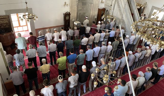 İzmir, Aydın ve Uşak'ta Heniyye için gıyabi cenaze namazı kılındı