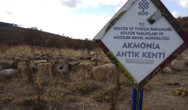 Akmonia antik kentinde çok sayıda tapu var