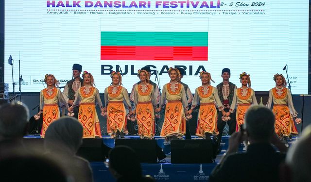 Uluslararası Balkanlılar Halk Dansları Festivali İzmir'de başladı