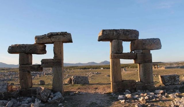 Blaundus, dünyaca ünlü Stonehenge’yi andırıyor