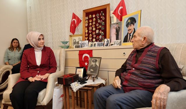 Afyonkarahisar Valisi Yiğitbaşı, Sandıklı'da ziyaretlerde bulundu