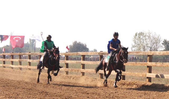 Ödemiş'te rahvan at yarışları yapıldı