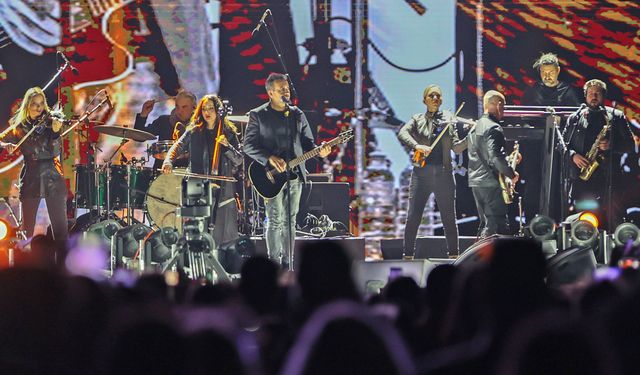 Haluk Levent, İzmir Kültür Yolu Festivali'nde konser verdi