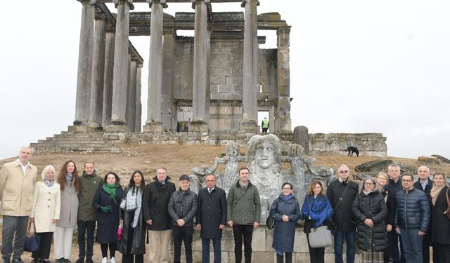 AB Türkiye Delegasyonu Başkanı Büyükelçi Ossowski, Aizanoi Antik Kenti'ni gezdi