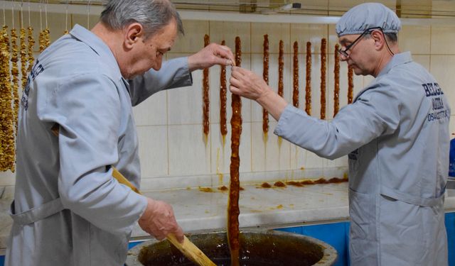 Manisa Turgutlu'da "ramazan sucuğu" iftar sofralarını süslüyor