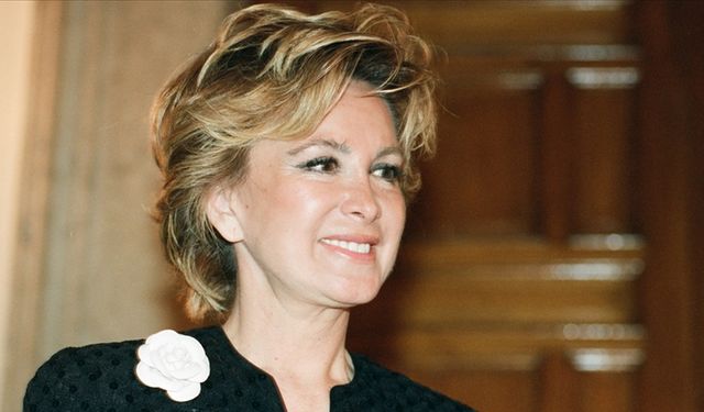 Usta oyuncu Filiz Akın vefat etti