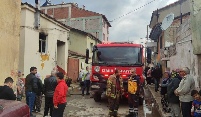 İzmir'in Ödemiş ilçesinde bir evde çıkan yangın itfaiye ekiplerince söndürüldü.