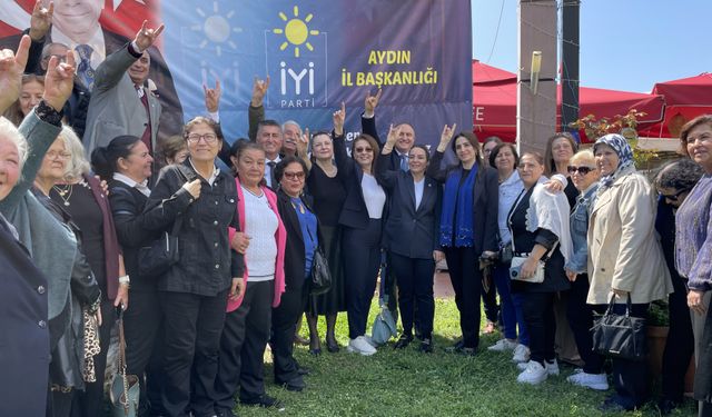 Ayyüce Türkeş Taş  Aydın'da babası Türkeş için düzenlenen anmaya katıldı