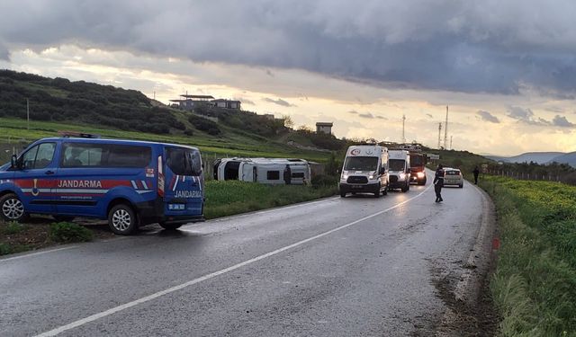 İzmir'de işçi servisi devrildi; 8 yaralı !