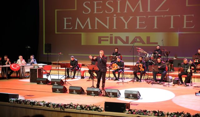 Denizli'nin yetenekleri yarışmasında gençler müzik hünerlerini sergiledi