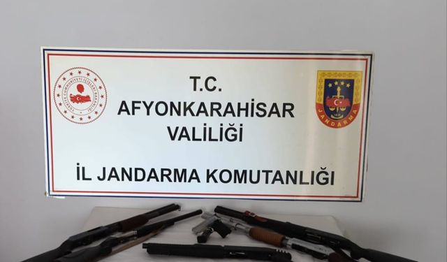 Sinanpaşa'da ruhsatsız silah bulunduran 9 kişiye adli işlem