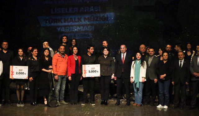 Uşak'ta liselerarası ses yarışması büyük ilgi gördü