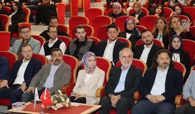 İzmir Katip Çelebi'de 250 öğrenci meclis simülasyonuna katıldı