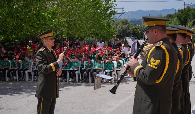 Ege Ordusu Bölge Bandosu'ndan 23 Nisan'a özel konser