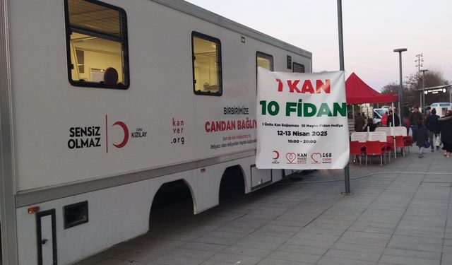 Afyonkarahisar'da kan bağışlayanlara fidan hediye edildi