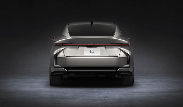 Lexus ES modeli Türkiye'de satışa çıkıyor