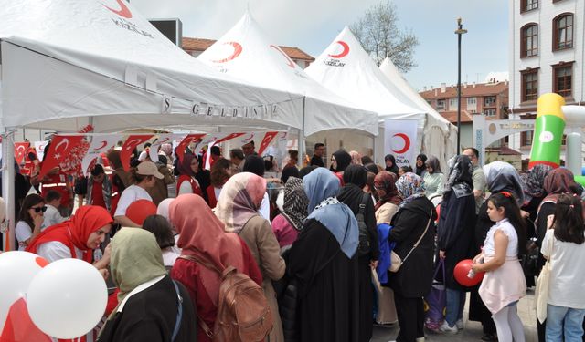 Kütahya'da kan bağışı kampanyasına yoğun ilgi