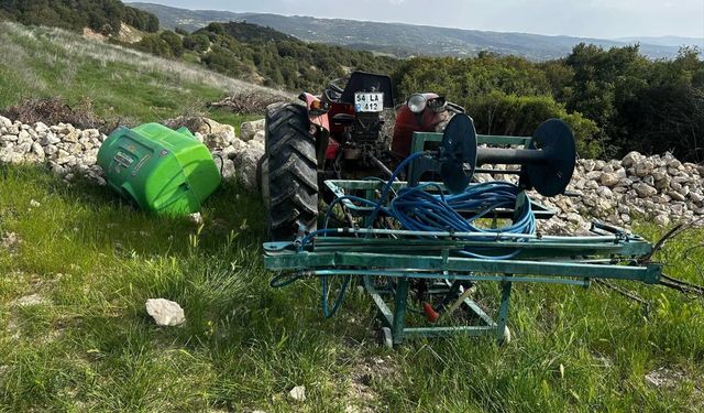 Uşak Ulucak'ta tarlasını ilaçlarken traktör altında kalan 1 kişi ağır yaralandı