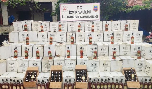 İzmir'de 3 bin 142 şişe kaçak içki ele geçirildi