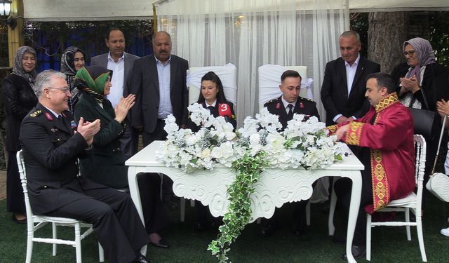Jandarma personeli çiftin nikah şahidi Vali Yiğitbaşı oldu